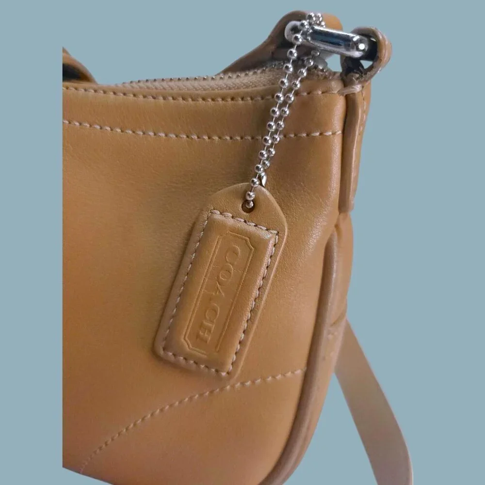 COACH Vintage Hampton Buckle Flap Bag Crossbody in brown/tan - Picture 2 of 11